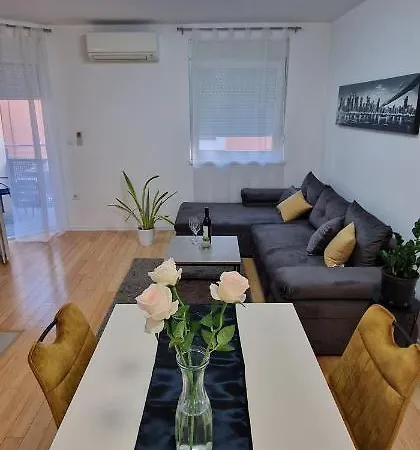 Tobys Place * 풀라