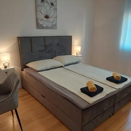 Tobys Place * 풀라